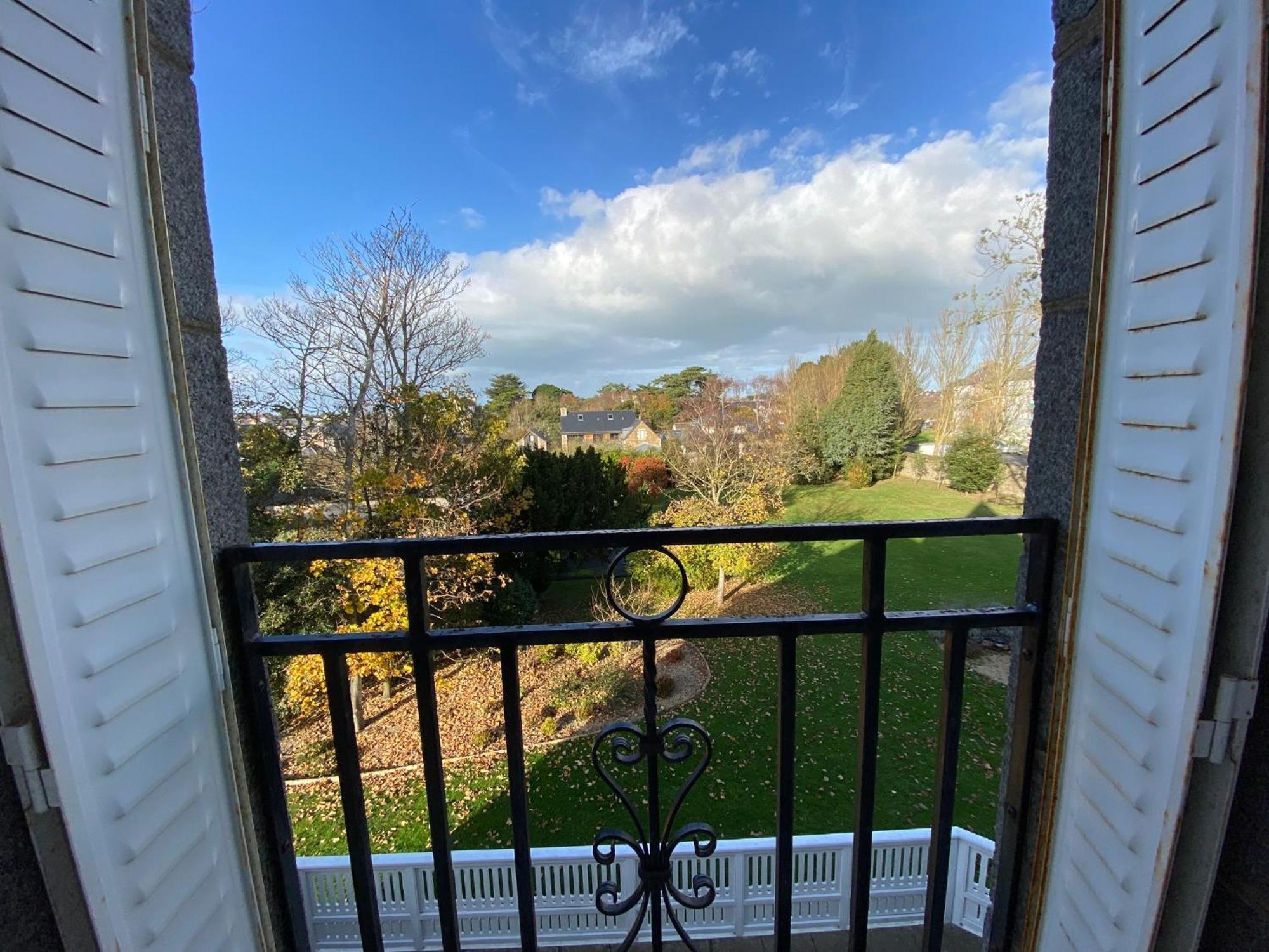 Manoir Le Castel & Villa Beaumaris Сен-Мало Экстерьер фото